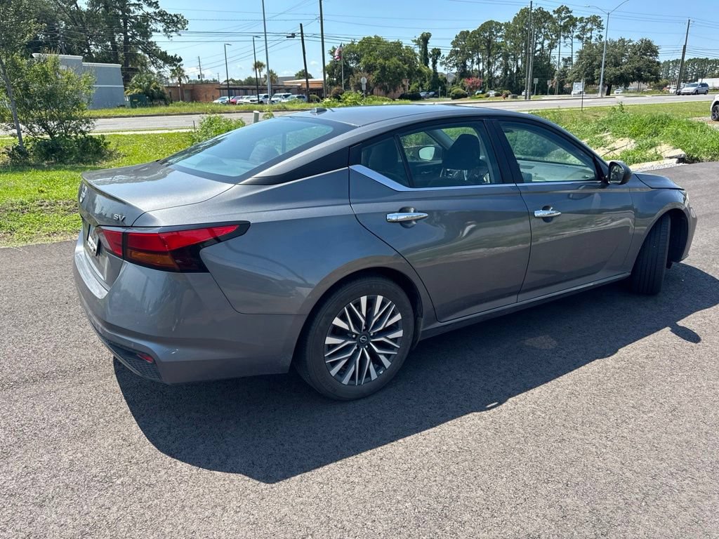 Used 2024 Nissan Altima 2.5 SV FWD image 8