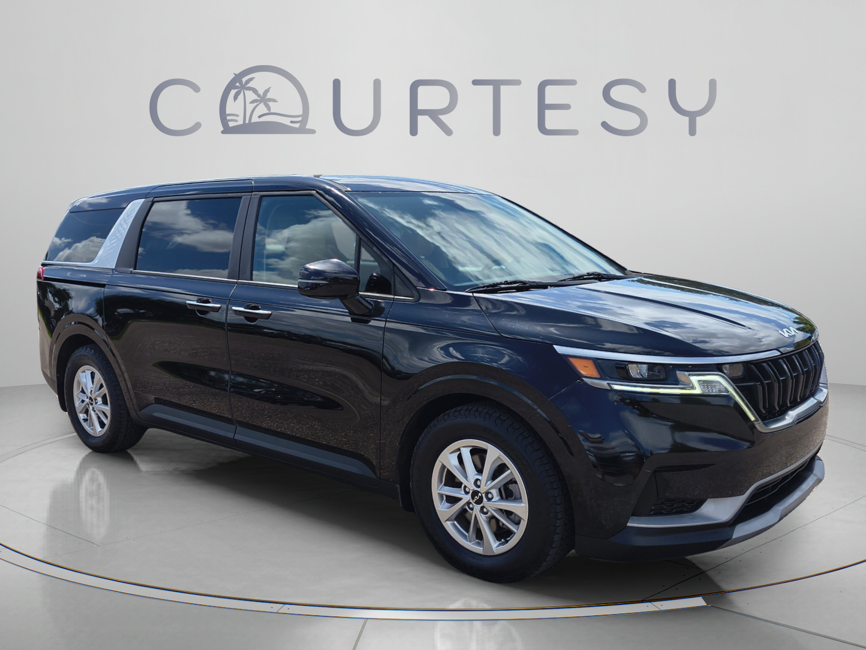 Used 2023 Kia Carnival LX FWD image 7