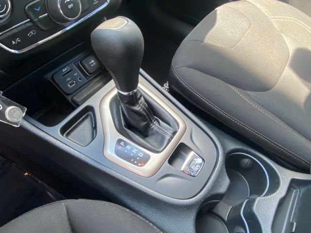 Used 2017 Jeep Cherokee Latitude w/ Comfort & Sound Group image 24