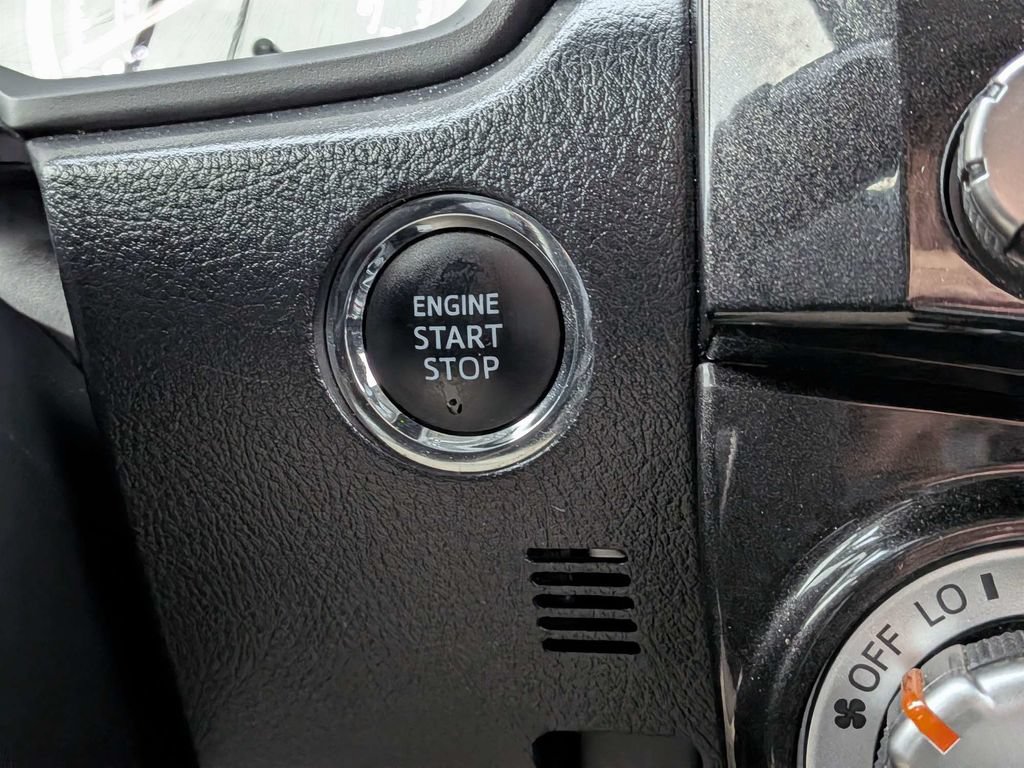 Used 2020 Toyota 4Runner Venture w/ Moonroof Package AWD/4WD image 28