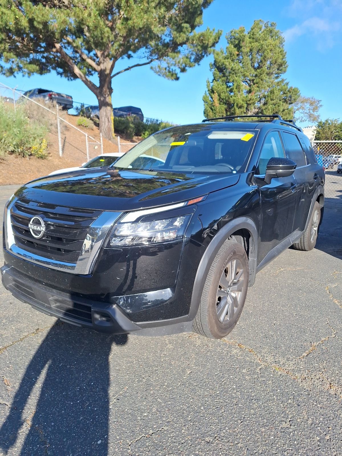 Used 2025 Nissan Pathfinder SV FWD image 3