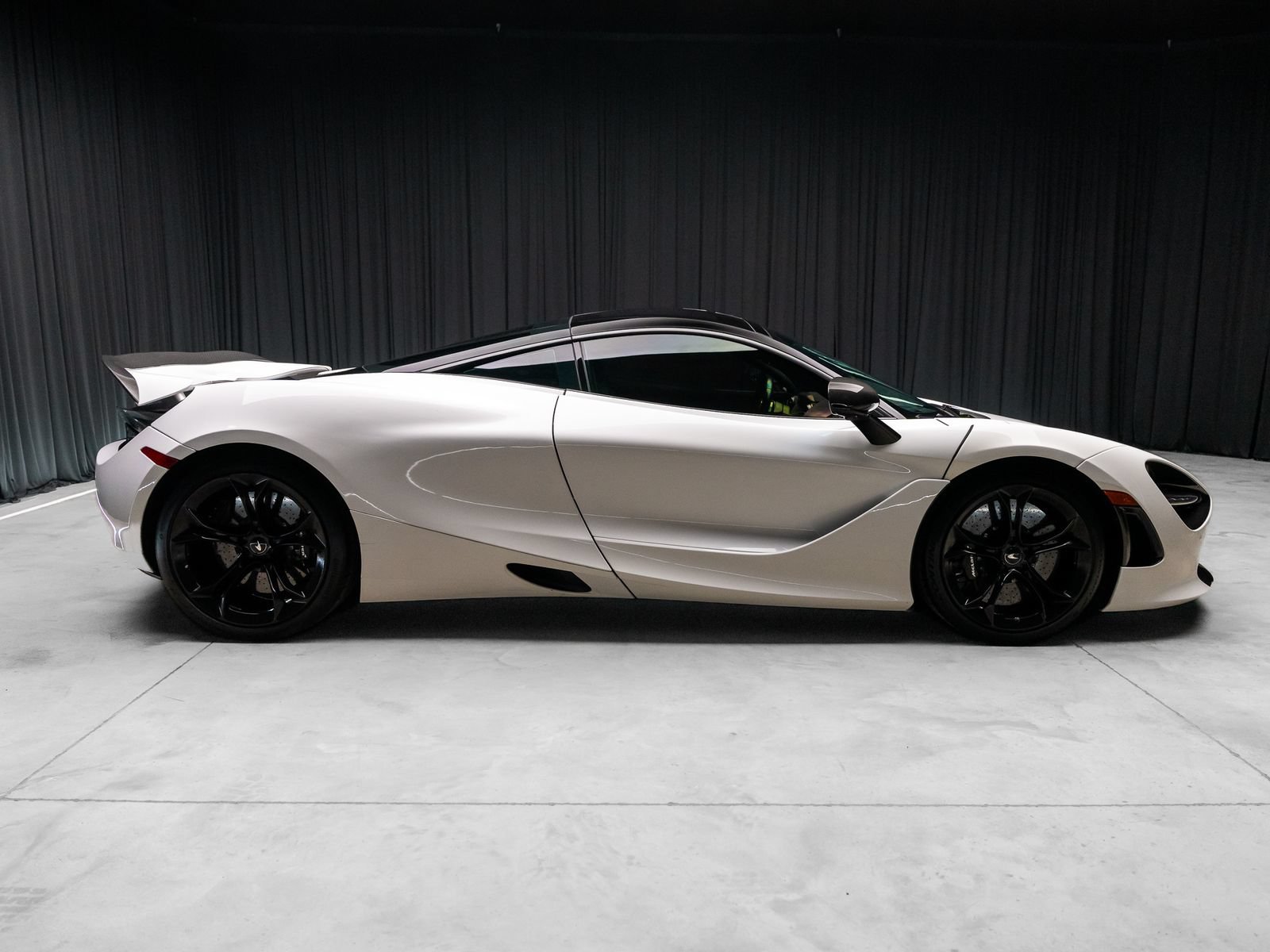Used 2019 McLaren 720S Performance RWD image 16