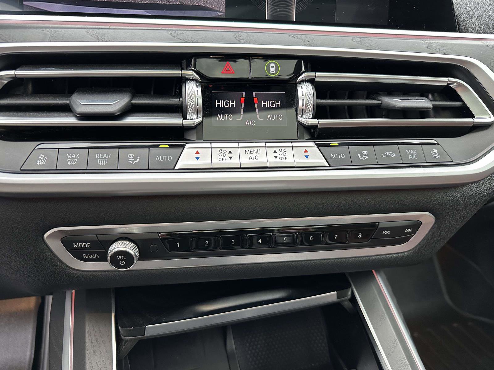 Used 2022 BMW X7 xDrive40i w/ Premium Package image 31
