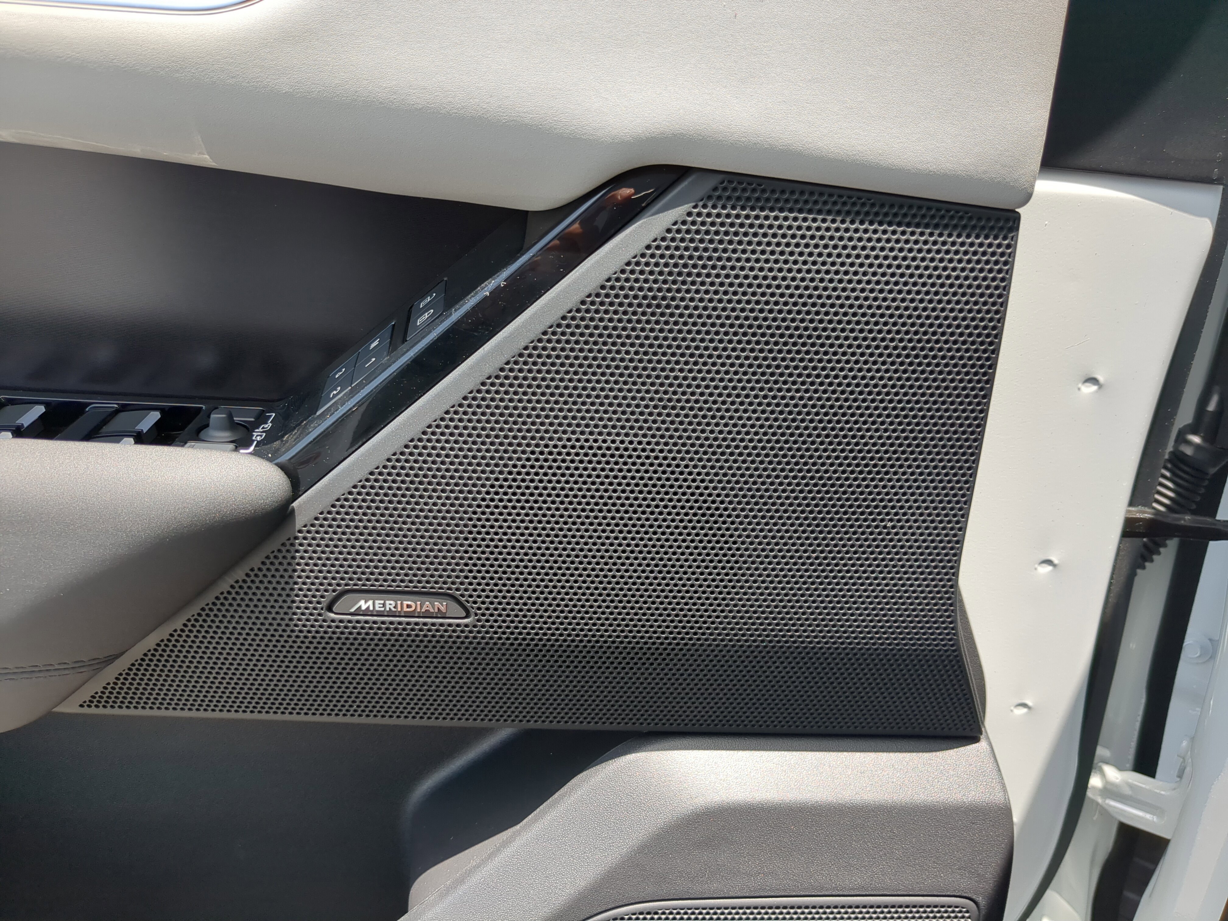 New 2026 Land Rover Range Rover Velar Dynamic SE image 18