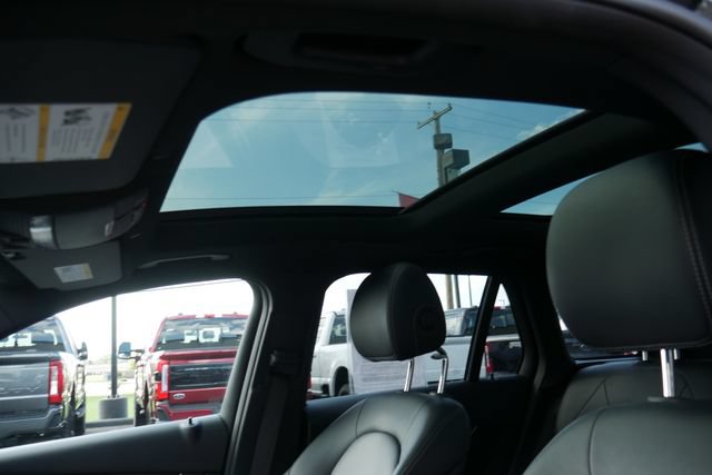 Used 2020 Mercedes-Benz GLC 300 4MATIC image 3