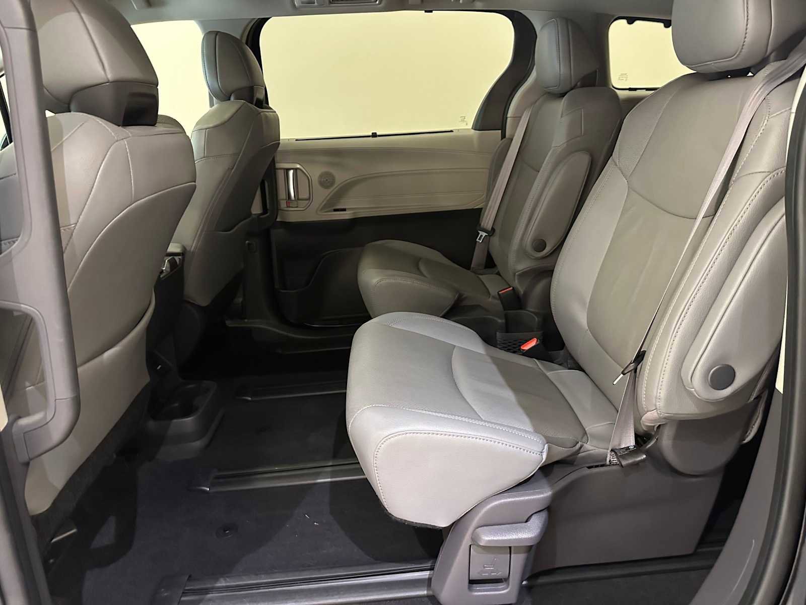 Certified 2021 Toyota Sienna Limited image 25