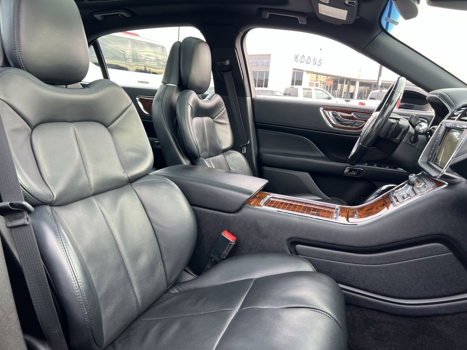 Used 2018 Lincoln Continental Reserve w/ Continental Climate Package image 26