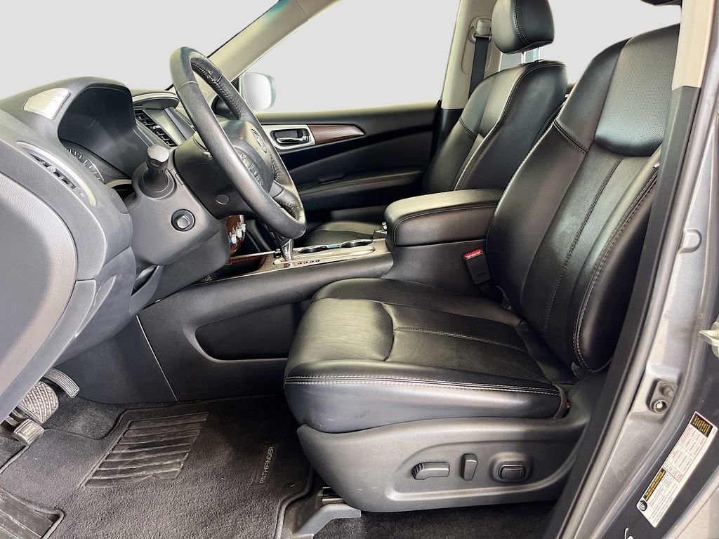 Used 2019 Nissan Pathfinder Platinum w/ Cargo Package image 21