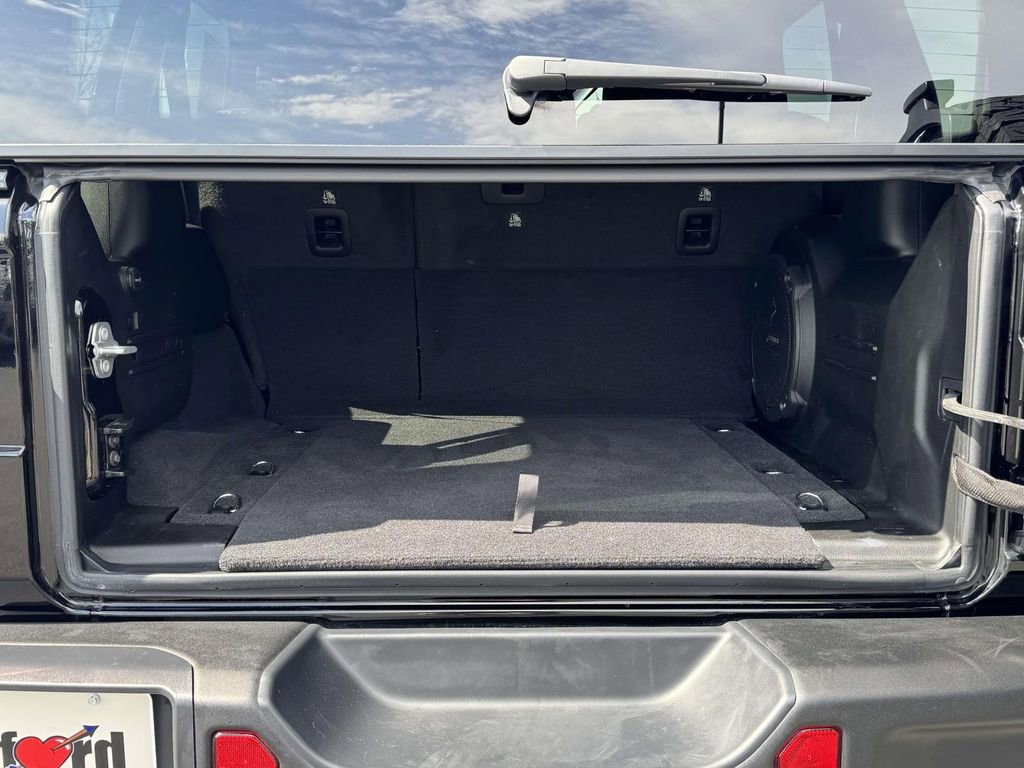 Used 2025 Jeep Wrangler Unlimited Rubicon AWD/4WD image 30