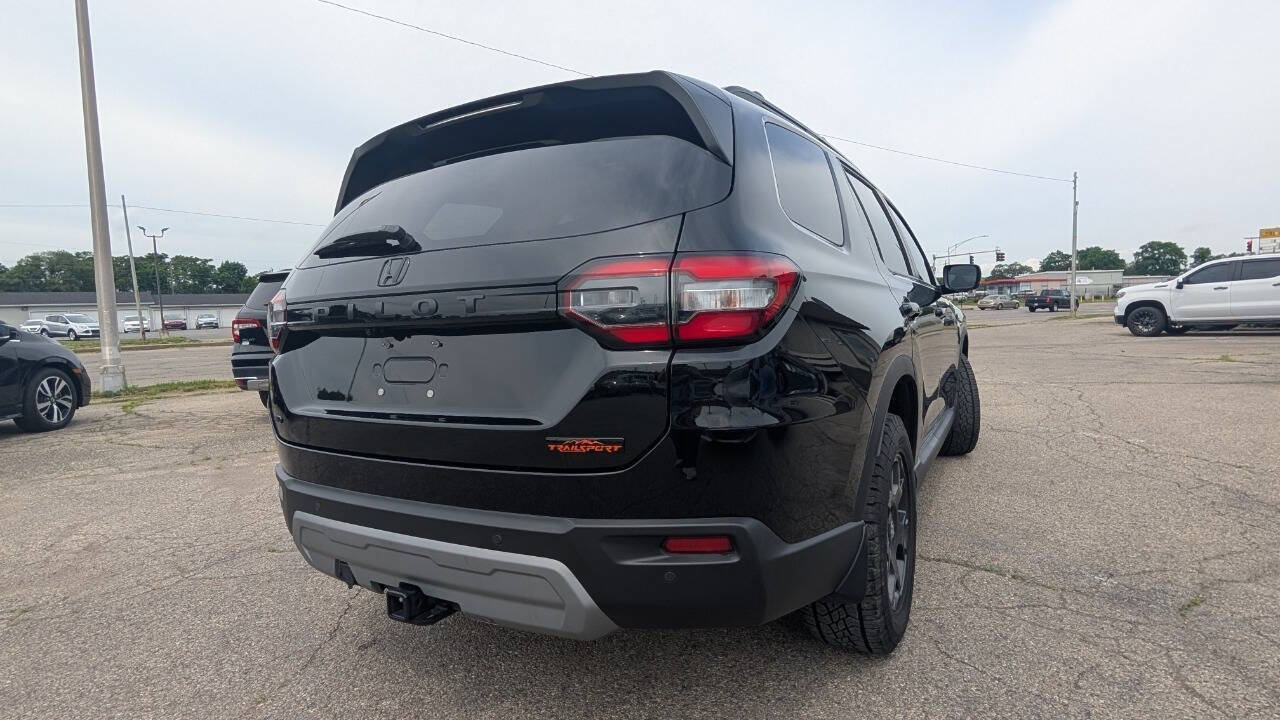 Used 2025 Honda Pilot TrailSport image 7