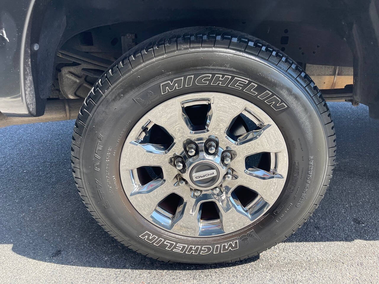 Used 2017 Ford F250 Lariat w/ Lariat Ultimate Package AWD/4WD image 14
