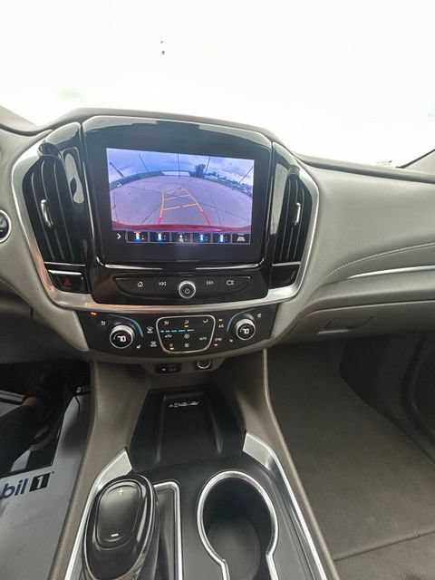 Used 2020 Chevrolet Traverse Premier FWD image 16