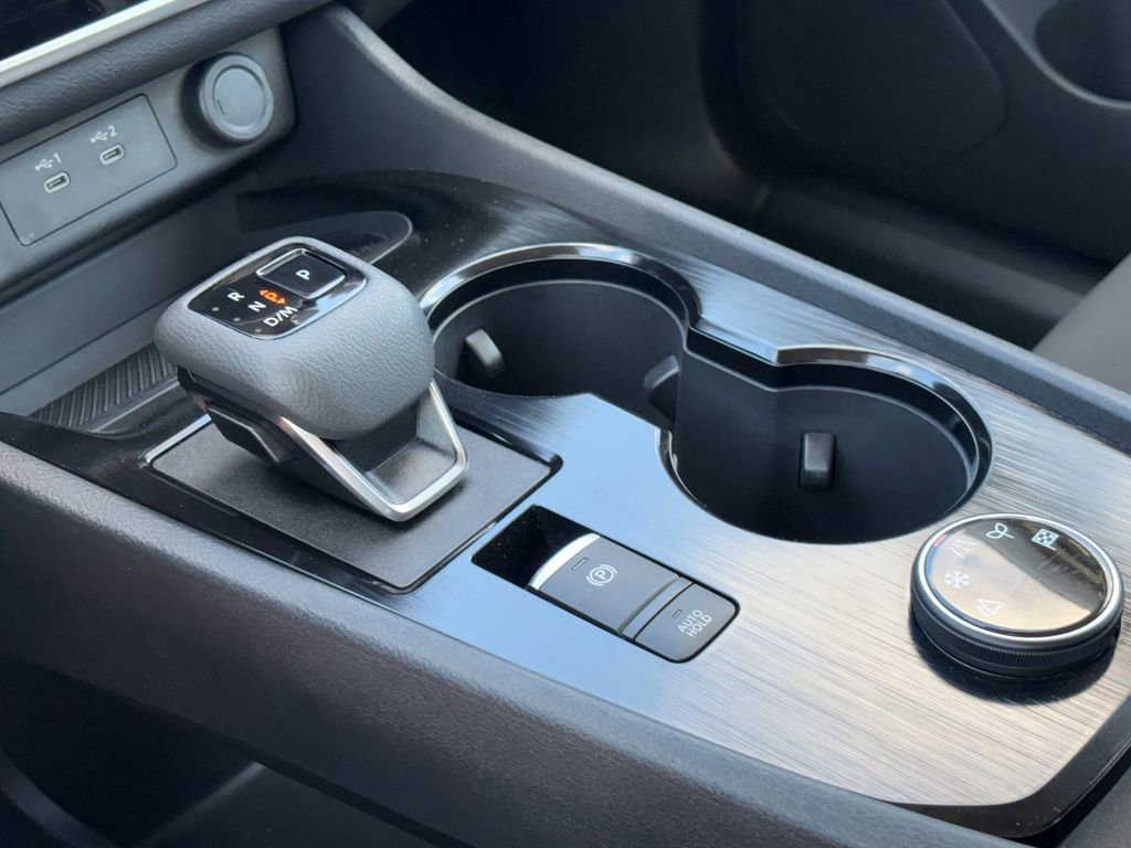 Used 2025 Nissan Rogue S image 19