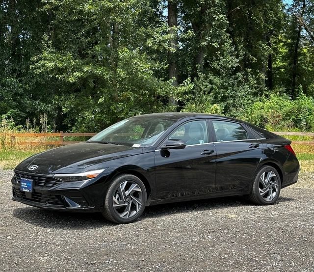 Certified 2025 Hyundai Elantra Limited FWD image 5