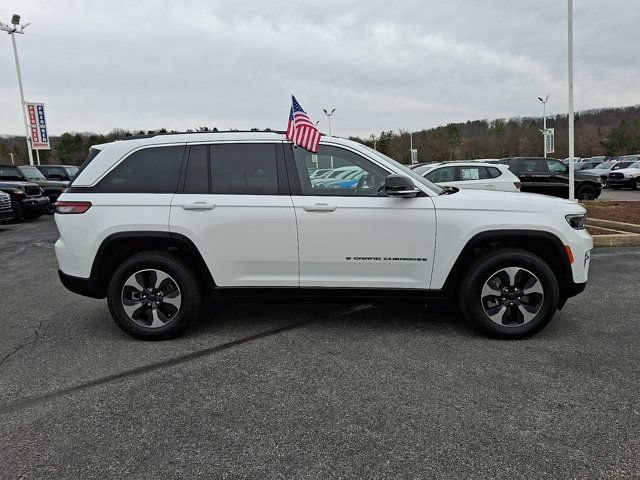 Certified 2022 Jeep Grand Cherokee Limited 4xe w/ Luxury Tech Group II AWD/4WD image 9