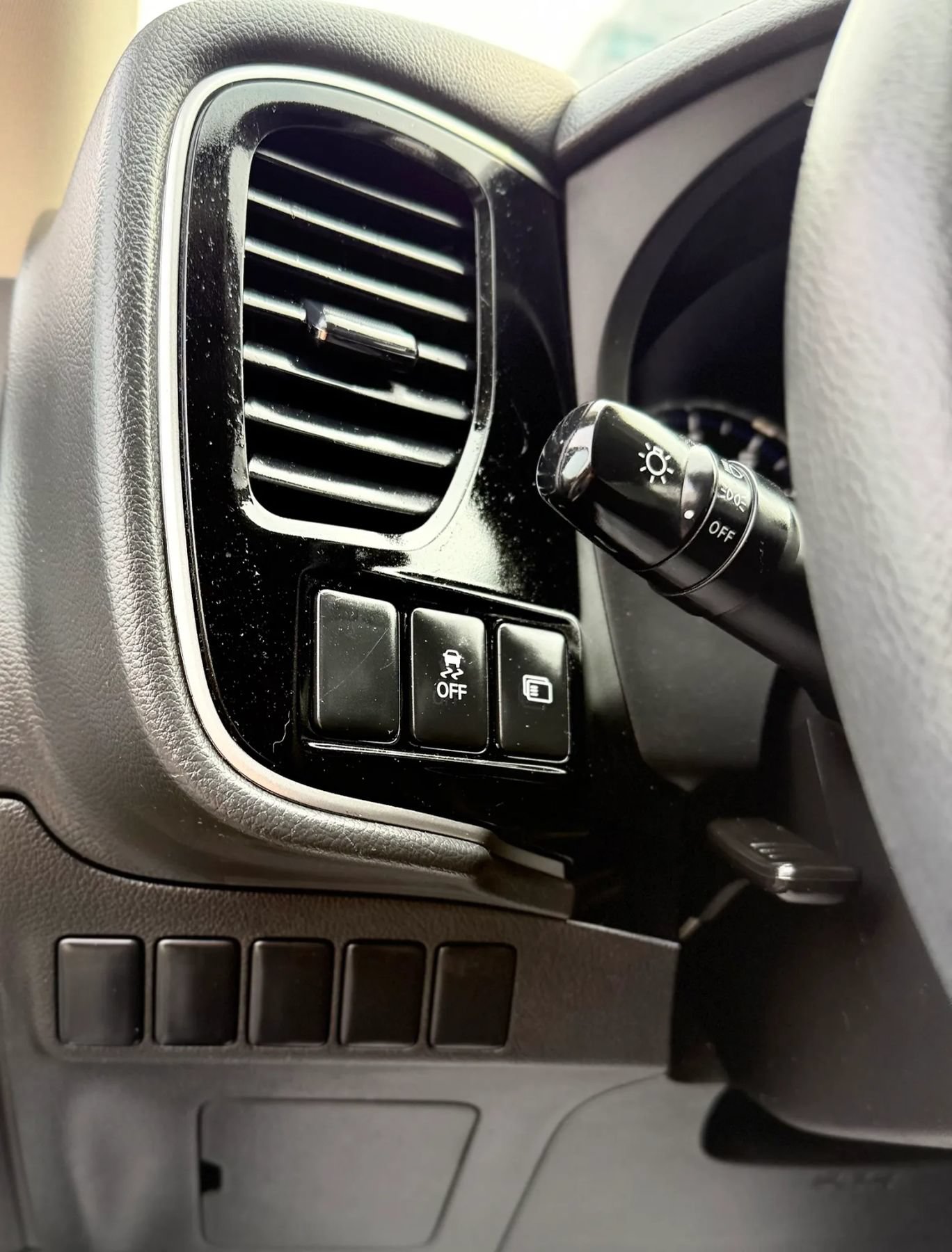 Used 2020 Mitsubishi Outlander ES FWD image 22