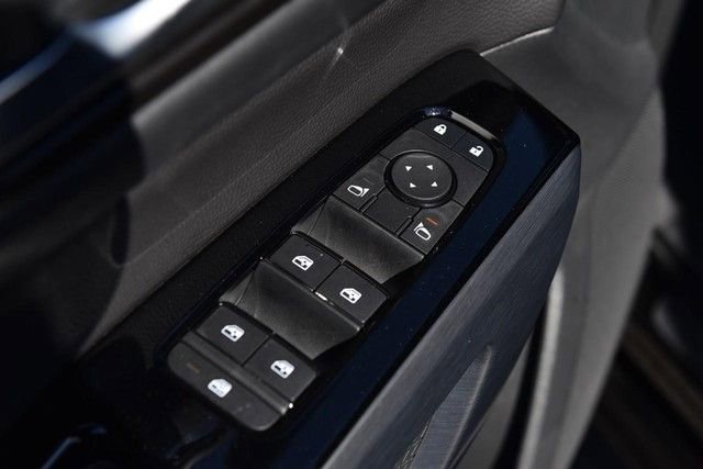 Certified 2025 Nissan Pathfinder SL w/ SL Premium Package image 9