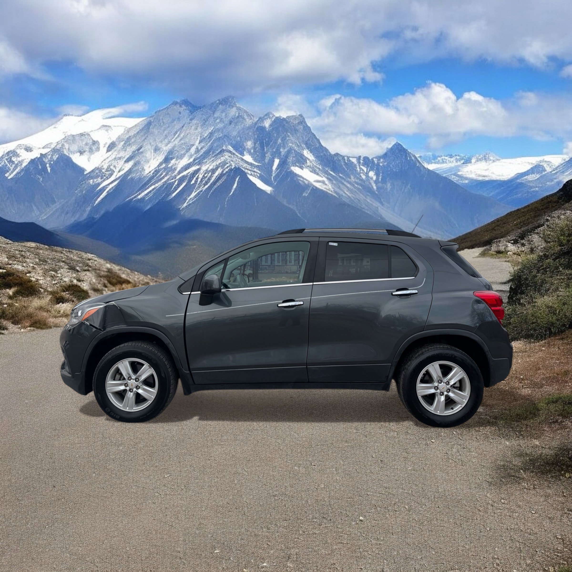 Used 2018 Chevrolet Trax LT w/ LT Convenience Package image 2