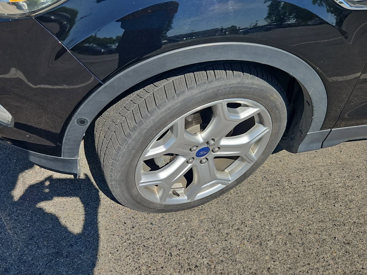 Used 2017 Ford Escape Titanium image 3