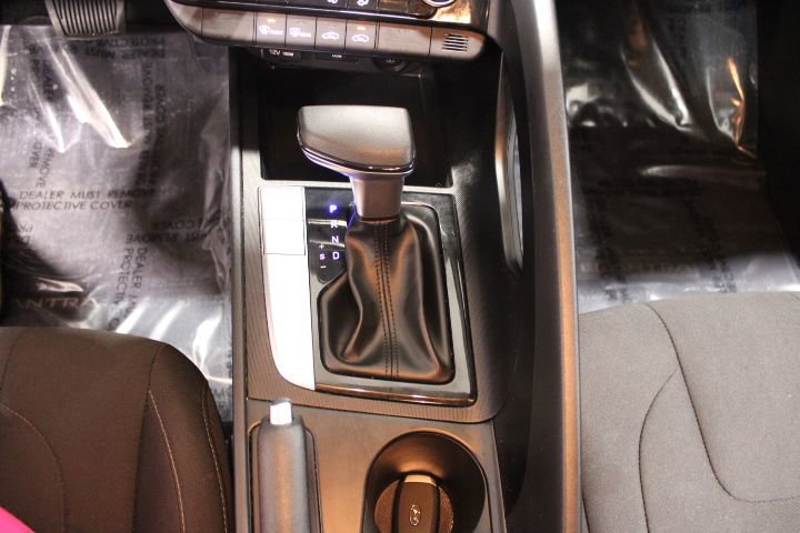 Used 2023 Hyundai Elantra SEL image 24