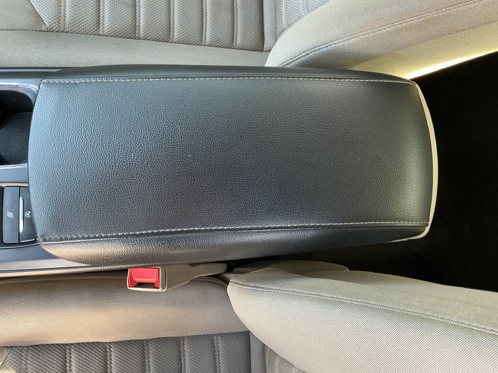 Used 2020 Ford Fusion SE FWD image 25