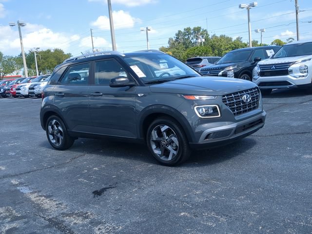 Used 2025 Hyundai Venue Limited FWD image 4