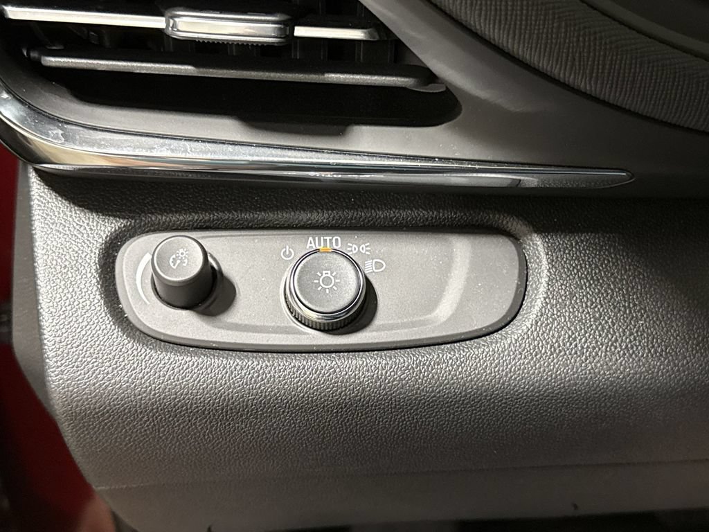 Used 2025 Buick Envista Preferred FWD image 18