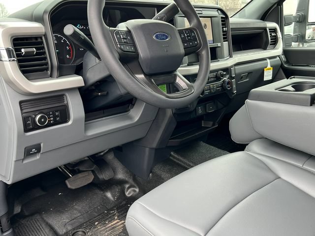 New 2025 Ford F450 XL w/ XL Chrome Package RWD image 15