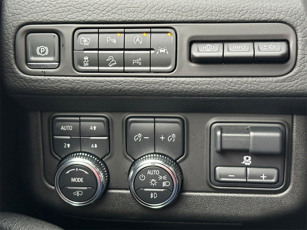 Used 2024 GMC Yukon XL Denali w/ Denali Reserve Package image 32