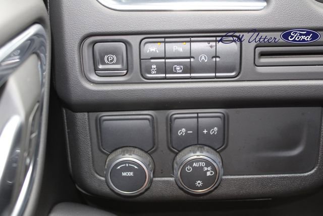 Used 2023 Chevrolet Suburban RST w/ Luxury Package image 21