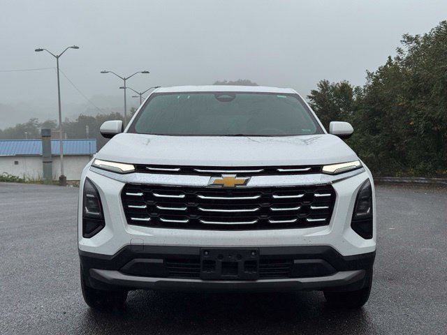 Used 2026 Chevrolet Equinox LT AWD/4WD image 2