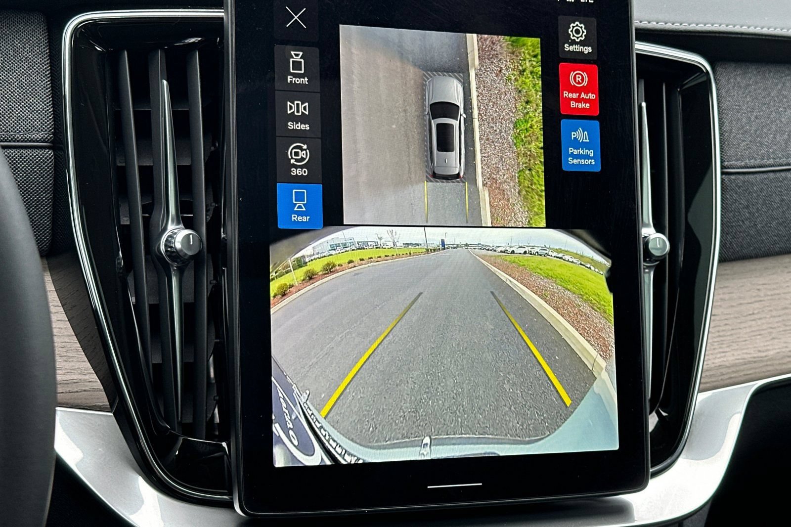 New 2026 Volvo XC90 T8 Plus w/ Protection Package AWD/4WD image 19