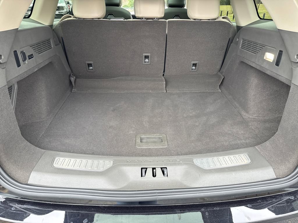 Used 2025 Lincoln Nautilus Reserve image 27