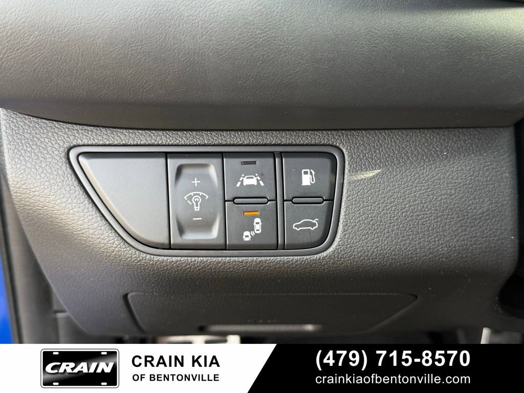 Used 2019 Genesis G70 3.3T Advanced image 12