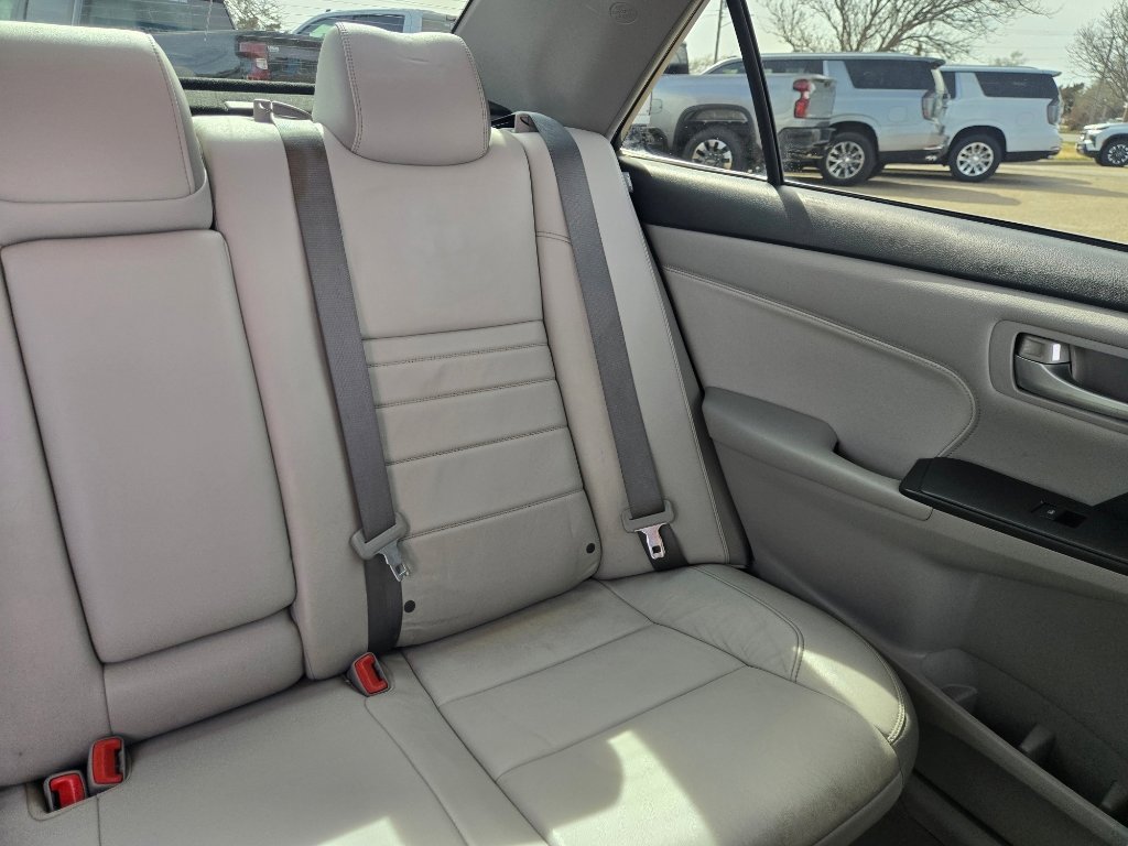 Used 2015 Toyota Camry XLE w/ Moonroof Package image 22