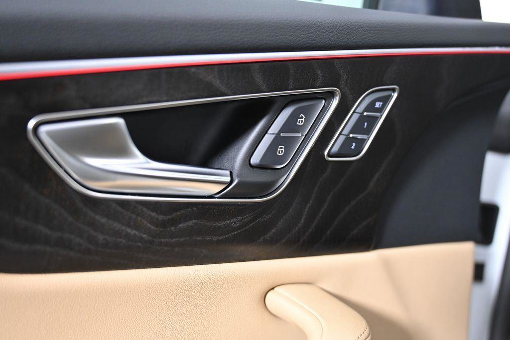 Used 2023 Audi Q8 Premium Plus image 20