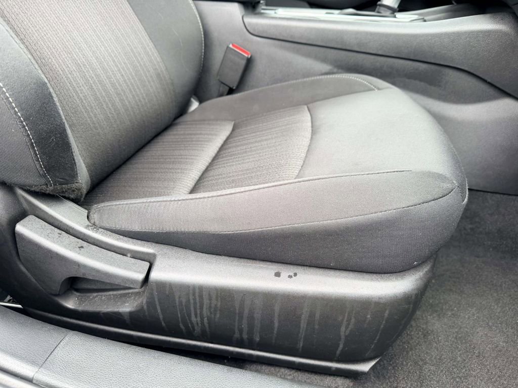 Used 2025 Nissan Altima 2.5 SV FWD image 11