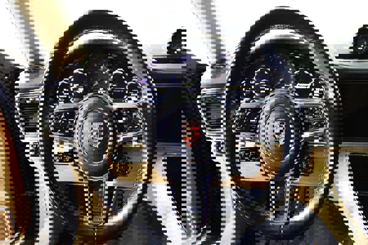 Used 2018 Porsche Panamera 4 image 52