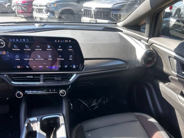 Used 2024 Chevrolet Equinox EV RS FWD image 24