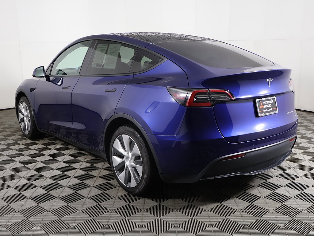 Used 2022 Tesla Model Y Long Range image 10