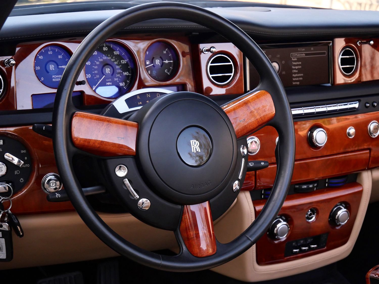 Used 2013 Rolls-Royce Phantom Drophead Coupe RWD image 24
