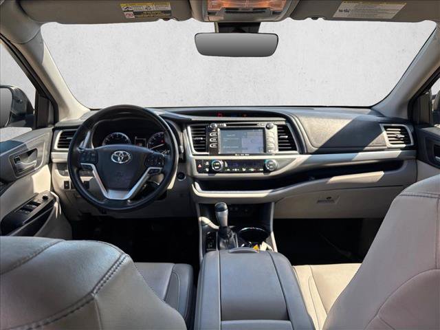 Used 2017 Toyota Highlander XLE FWD image 16