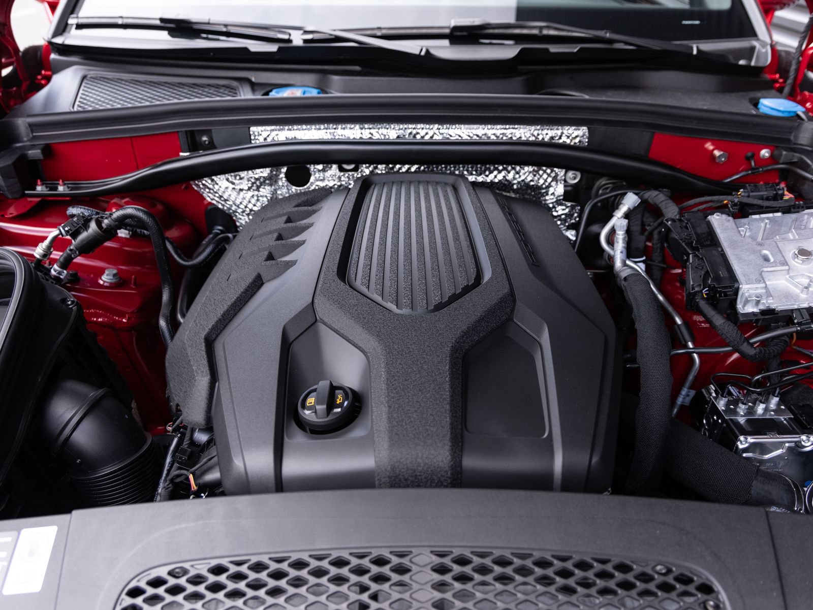Certified 2026 Porsche Macan AWD/4WD image 36