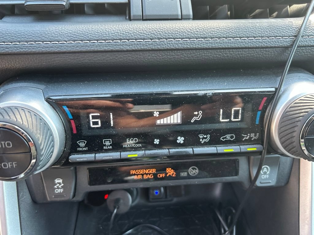 Used 2020 Toyota RAV4 XLE w/ Convenience Package FWD image 12