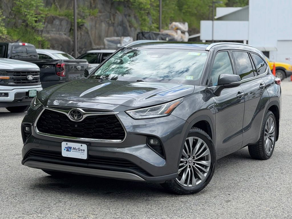 Used 2020 Toyota Highlander Platinum AWD/4WD image 1