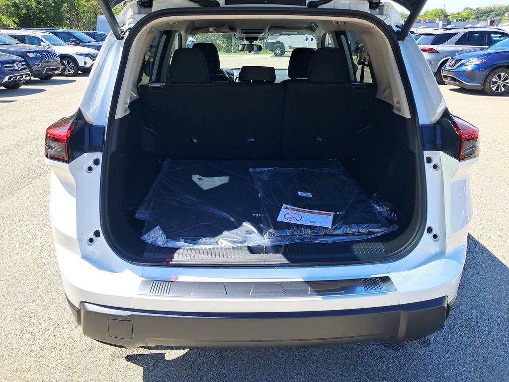 New 2026 Nissan Rogue SV w/ Cold Weather Package AWD/4WD image 24