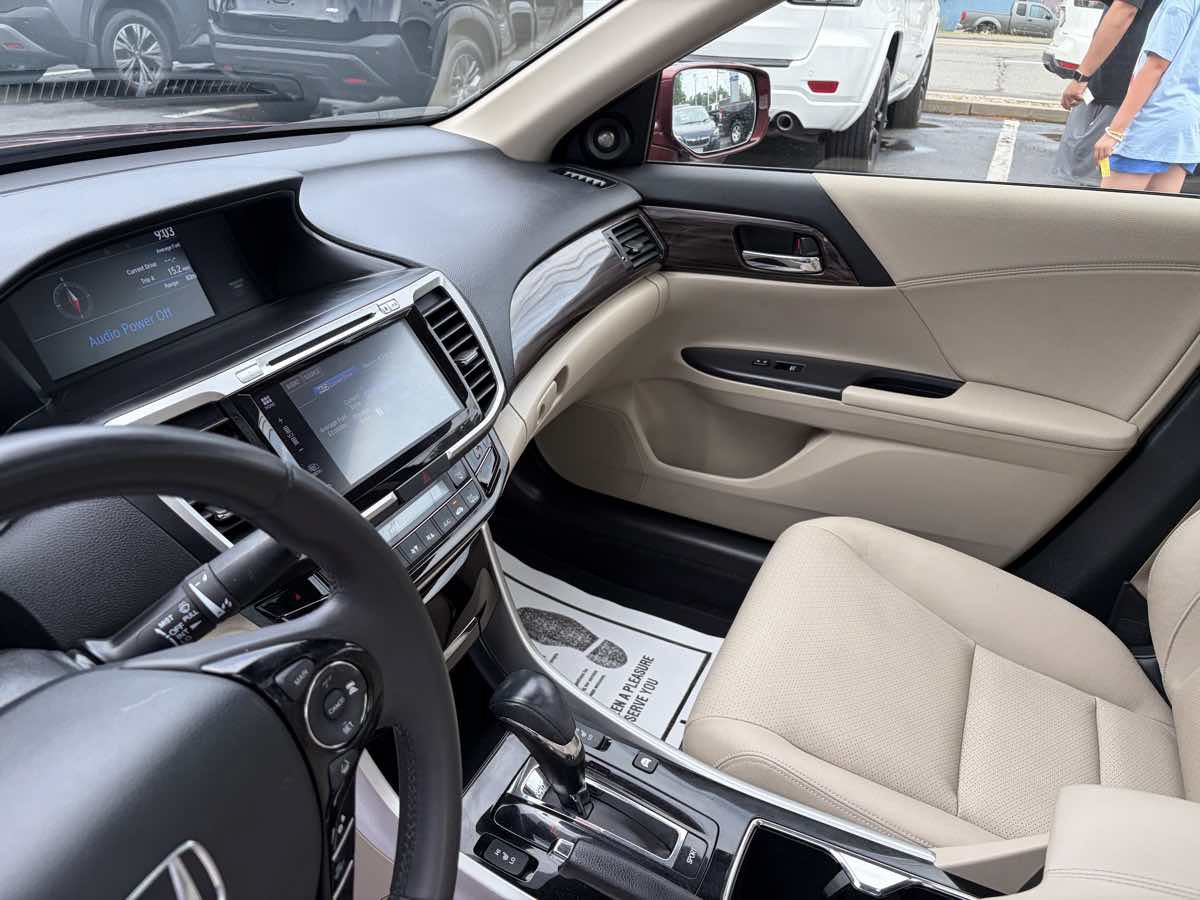 Used 2017 Honda Accord EX-L image 12