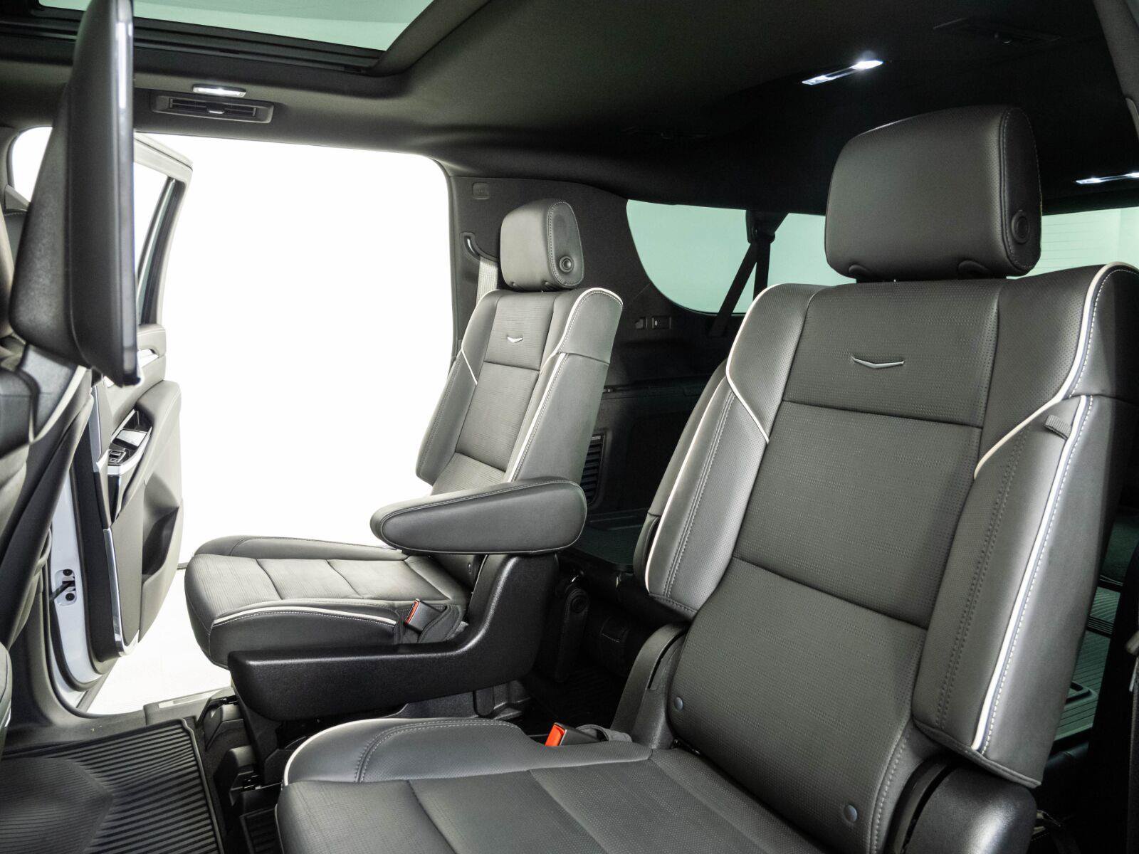 Used 2026 Cadillac Escalade ESV Sport w/ Touring Package AWD/4WD image 21