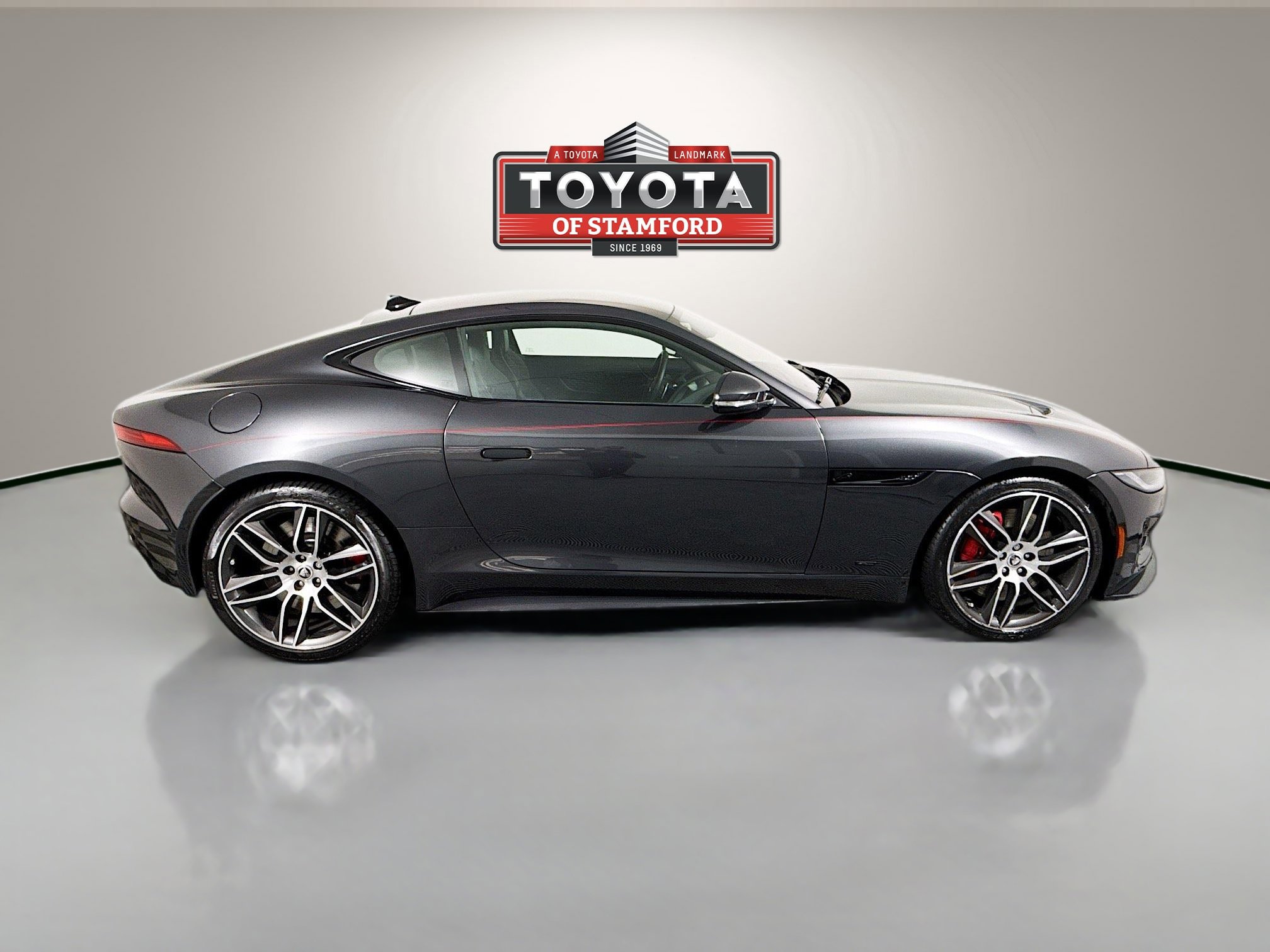 Used 2024 Jaguar F-TYPE Coupe AWD image 8