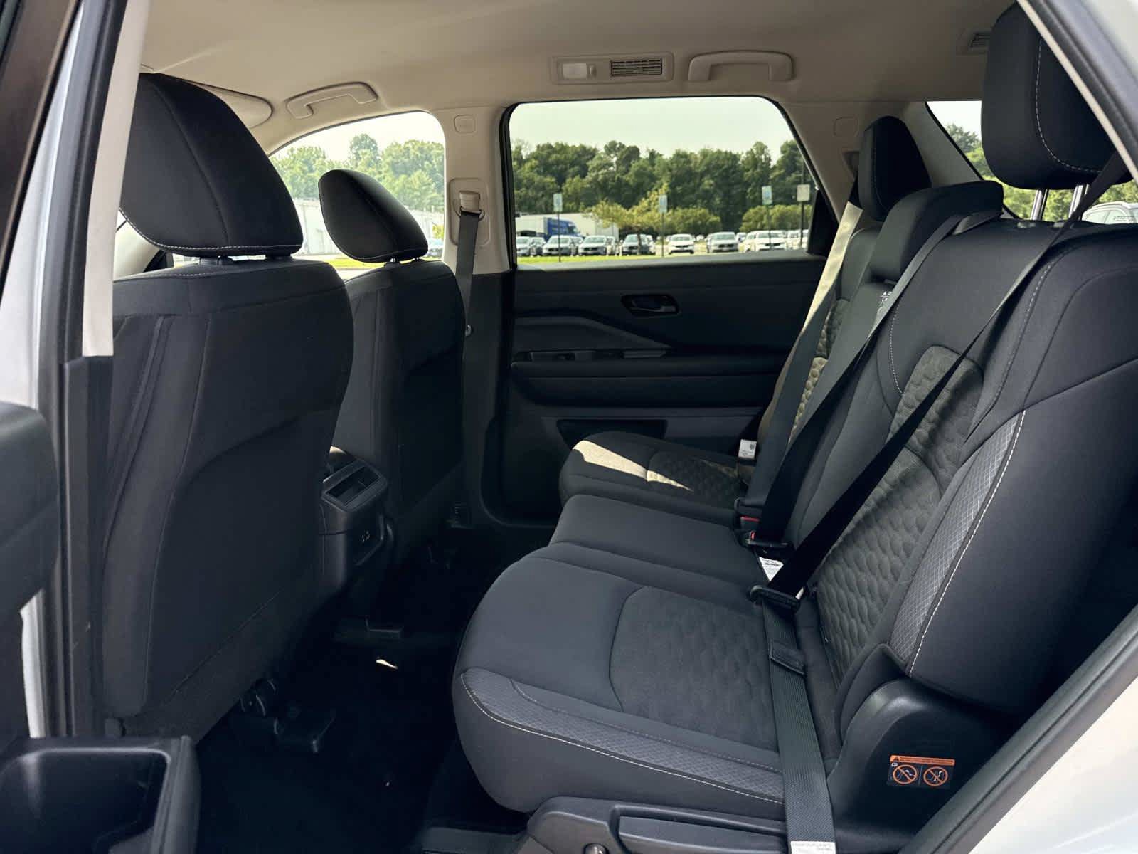 Used 2024 Nissan Pathfinder S AWD/4WD image 15